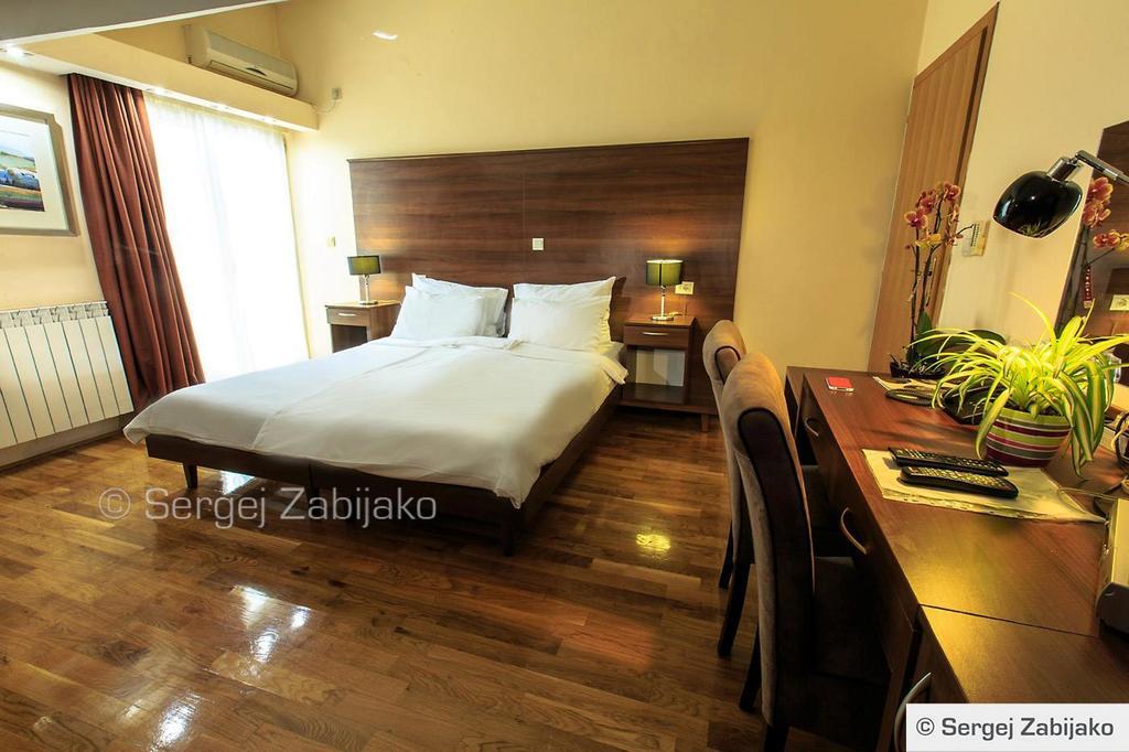 Hotel M Подгорица Стая снимка