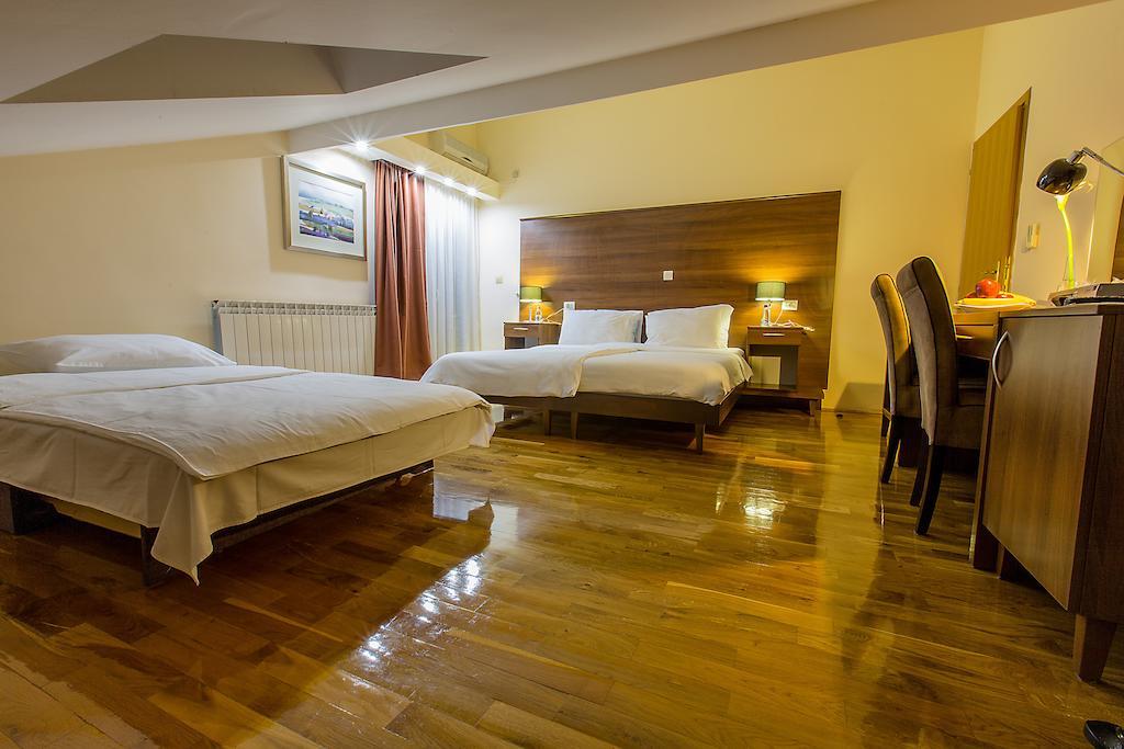 Hotel M Подгорица Стая снимка